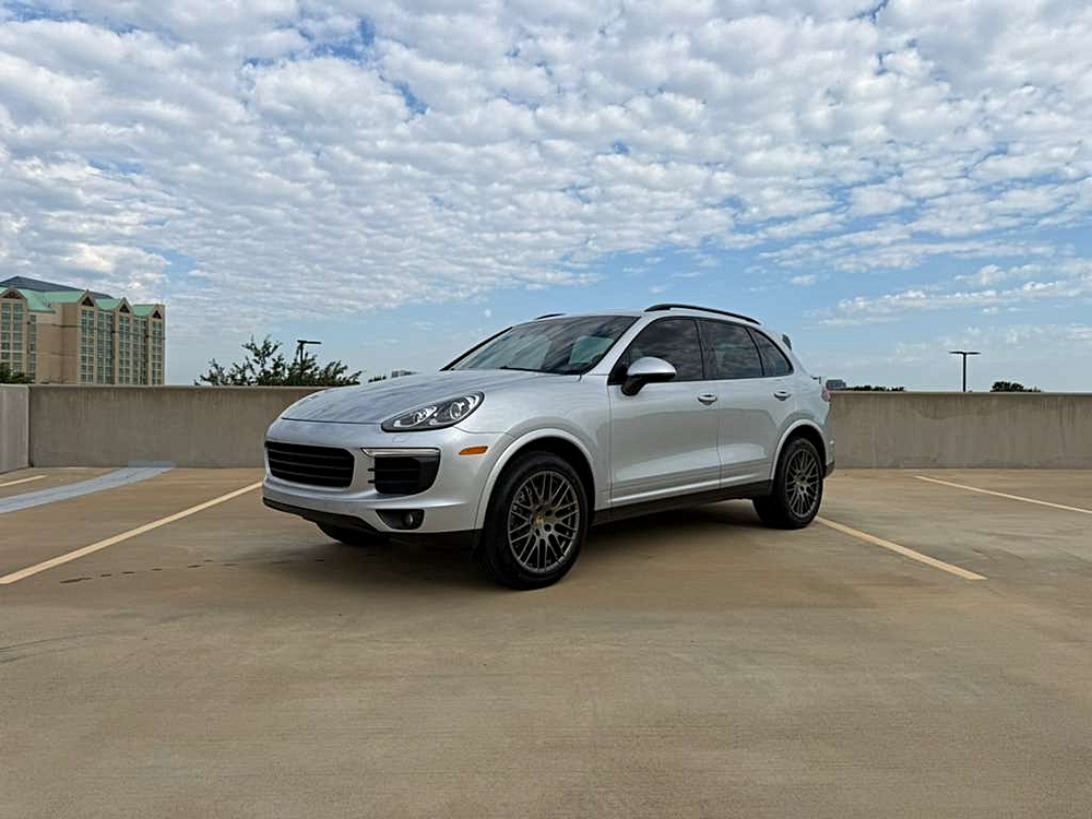 2017 Porsche Cayenne Platinum Edition's photo