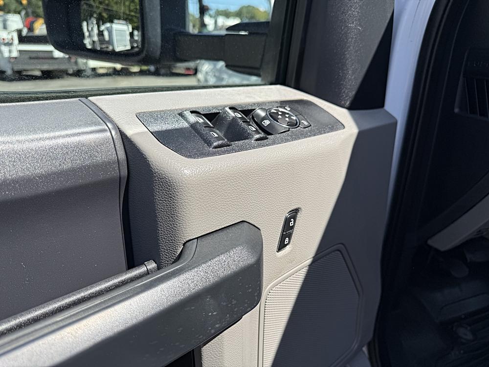 2022 Ford F-550 Super Duty Chassis Cab - Photo 31