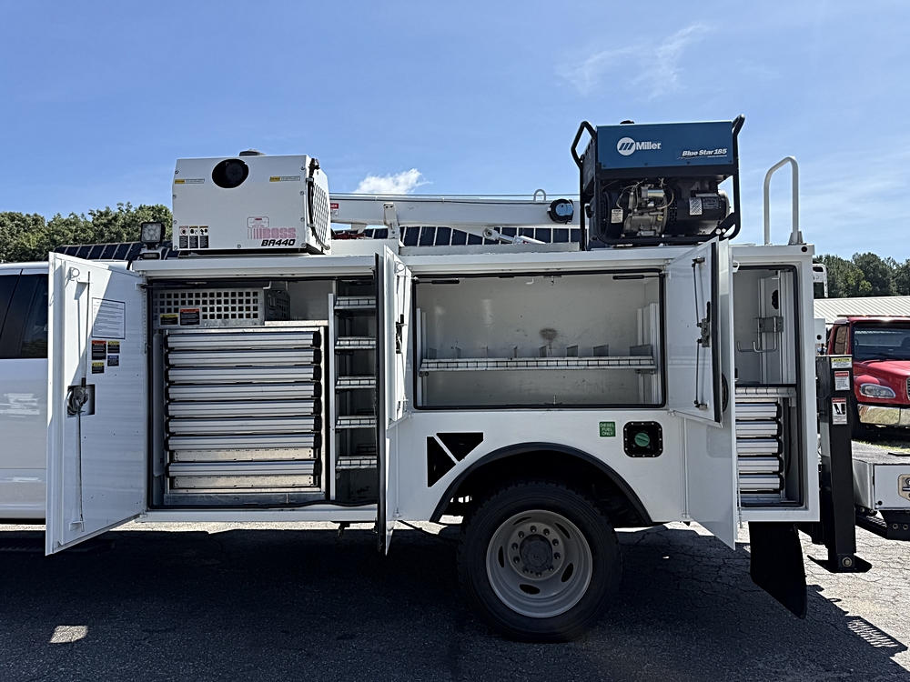 2022 Ford F-550 Super Duty Chassis Cab - Photo 19