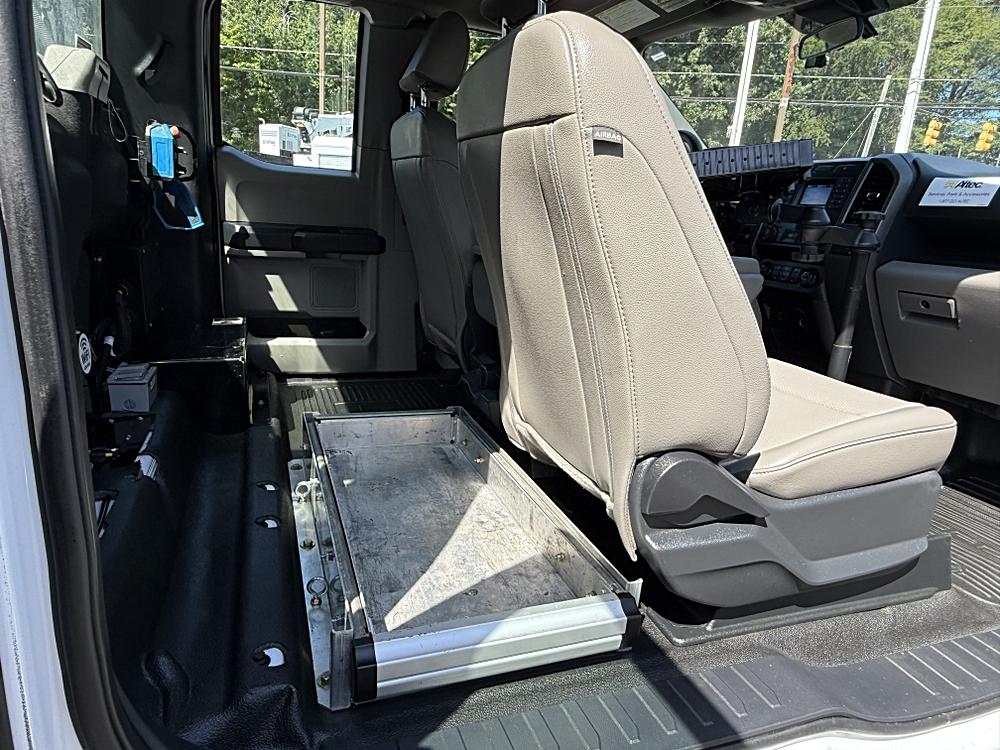 2022 Ford F-550 Super Duty Chassis Cab - Photo 44