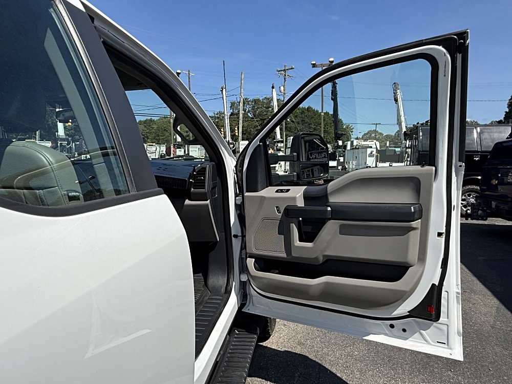 2022 Ford F-550 Super Duty Chassis Cab - Photo 40