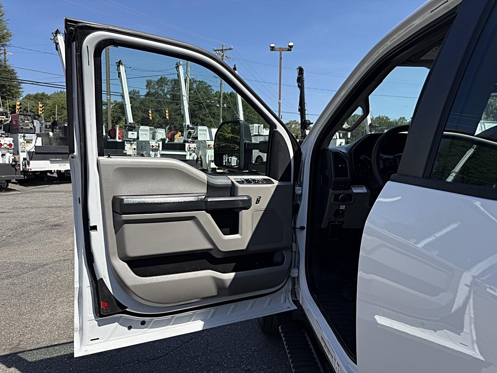 2022 Ford F-550 Super Duty Chassis Cab - Photo 28