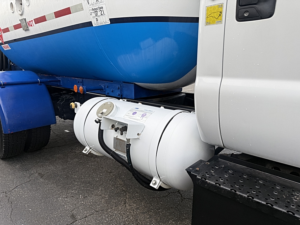 2017 Ford F-650 - Photo 6