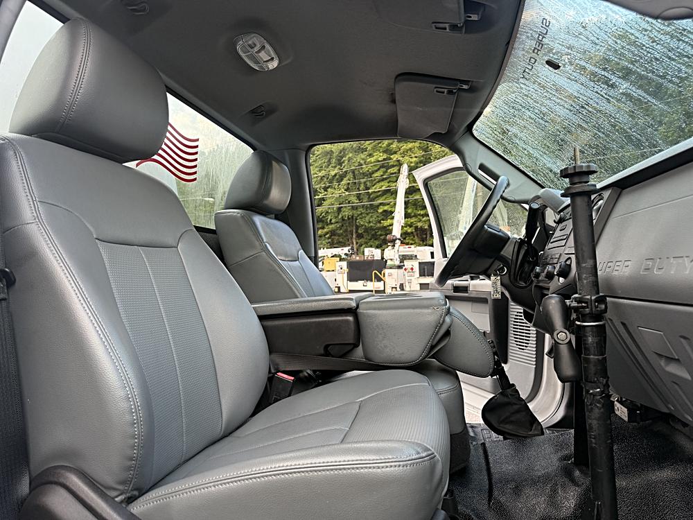 2017 Ford F-650 - Photo 18