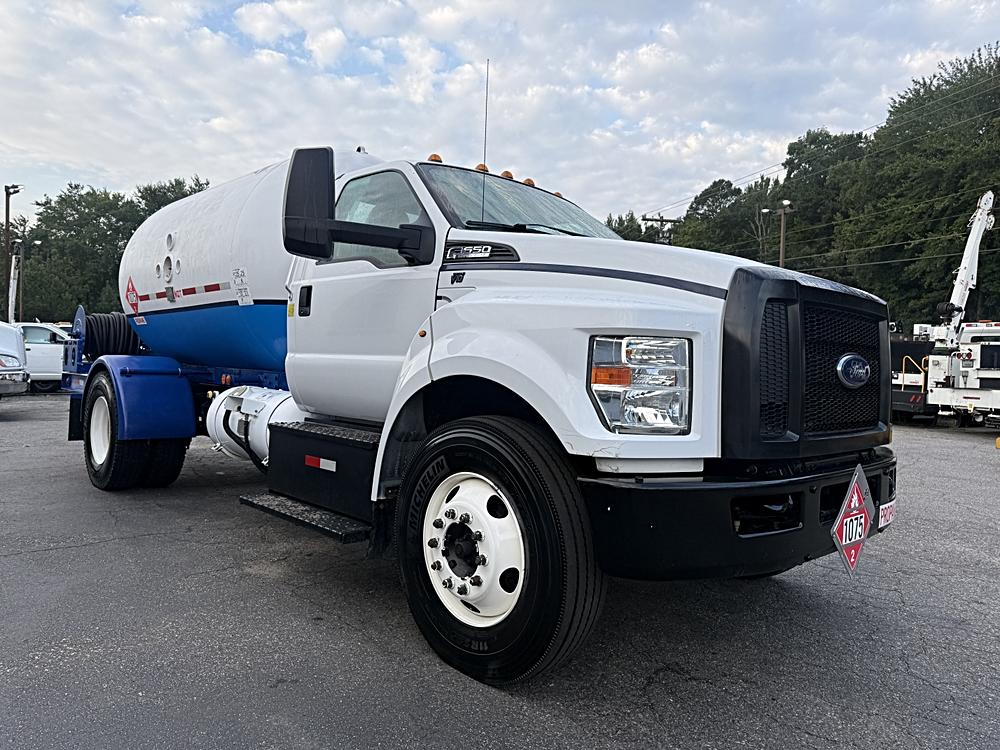 2017 Ford F-650 - Photo 7