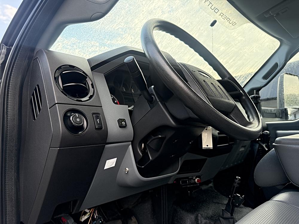 2017 Ford F-650 - Photo 16