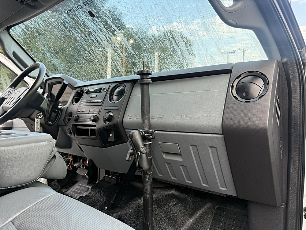 2017 Ford F-650 - Photo 19