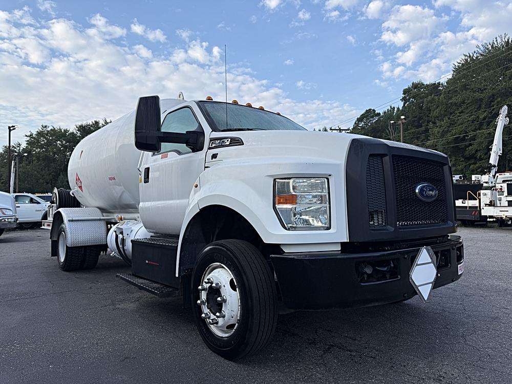 2016 Ford F-650 - Photo 7