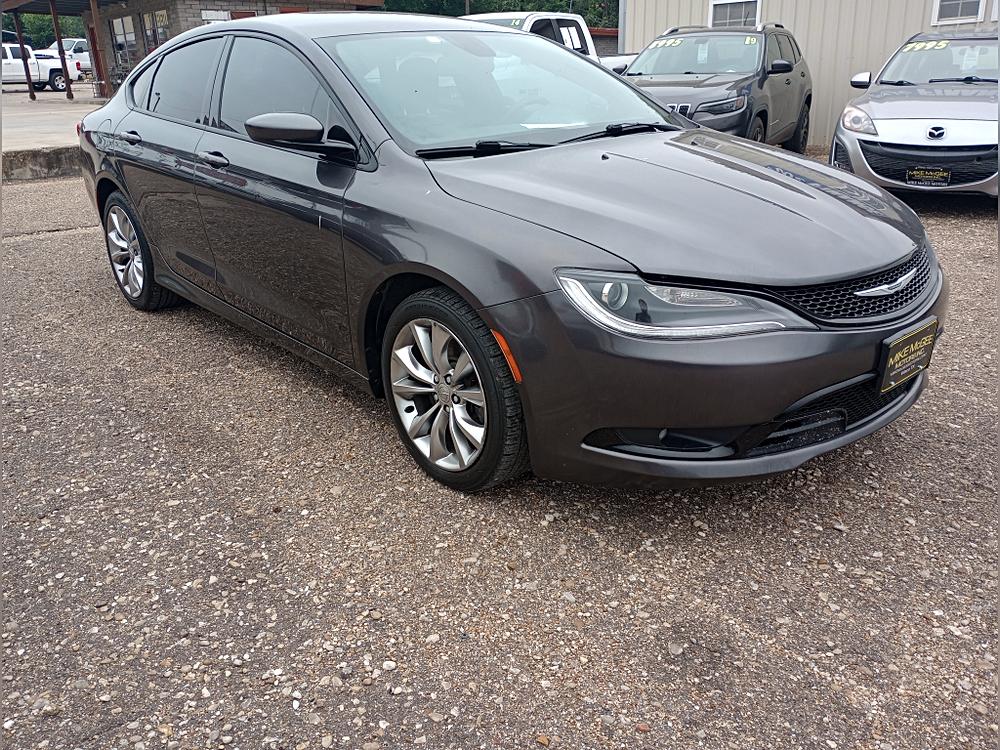 2015 Chrysler 200 4dr Sdn S FWD