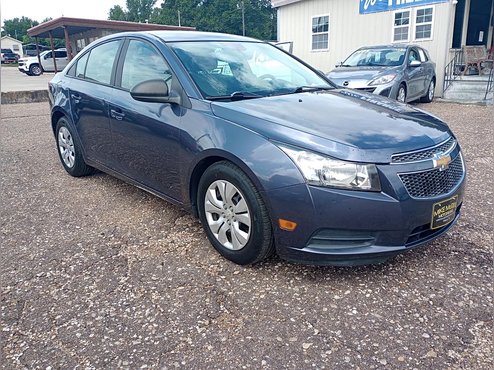 2014 Chevrolet Cruze LS Auto's photo