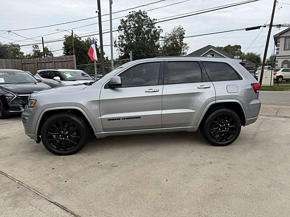 2019 Jeep Grand Cherokee Altitude's photo