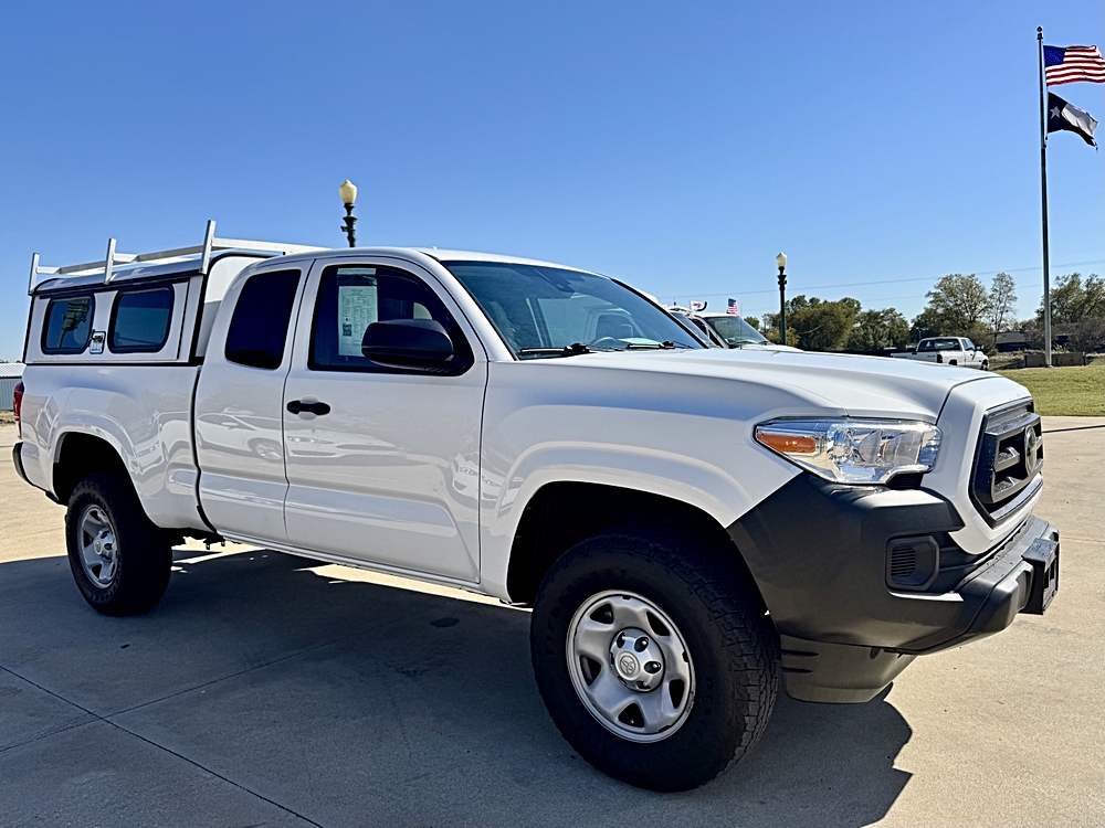 2022 Toyota Tacoma SR's photo