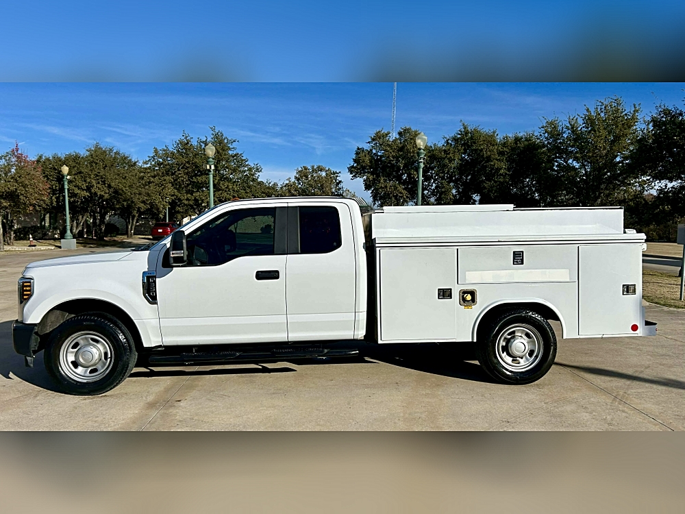 2019 Ford F-350 Super Duty Chassis Cab's photo