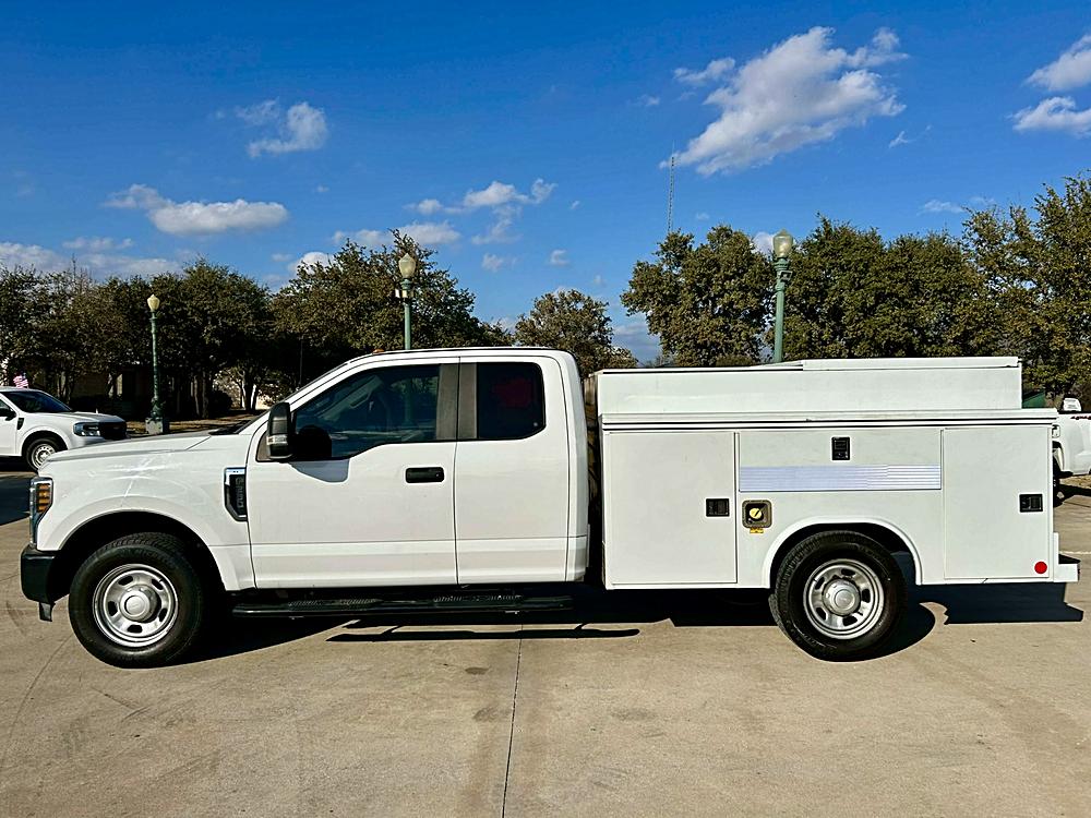 2019 Ford F-350 Super Duty Chassis Cab XL