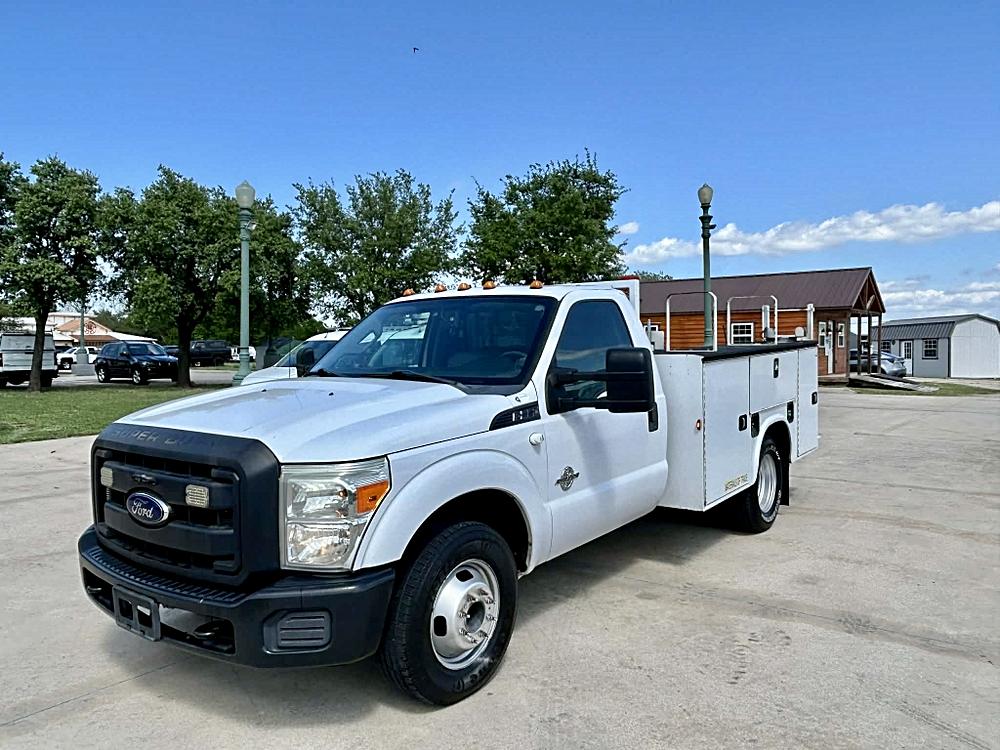 2016 Ford F-350 Super Duty Chassis Cab XLT