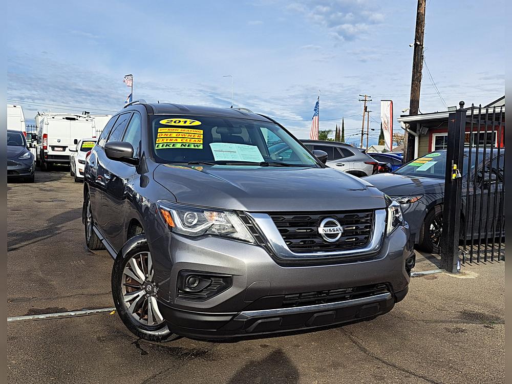 2017 Nissan Pathfinder S's photo