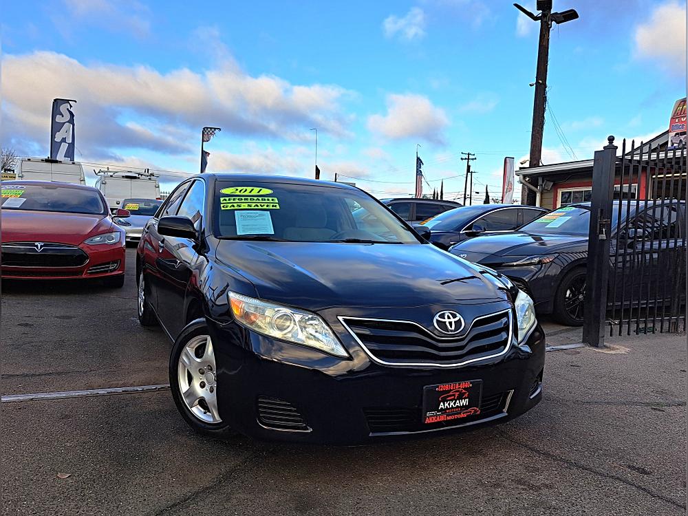 2011 Toyota Camry LE's photo