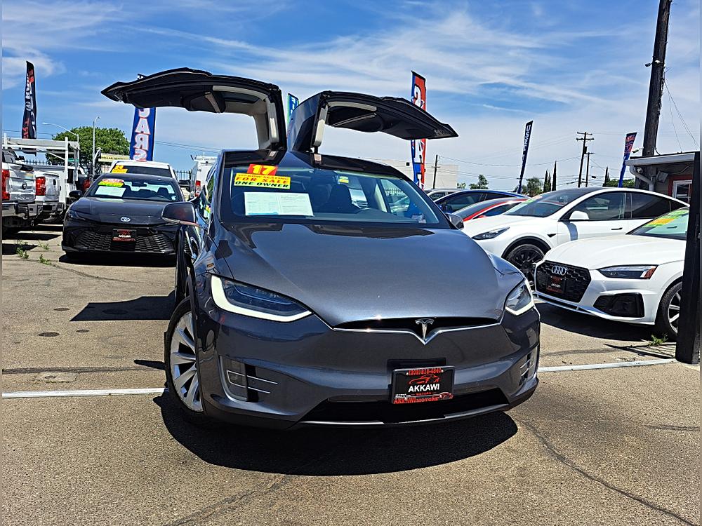 2017 Tesla Model X's photo