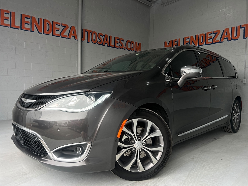 2020 Chrysler Pacifica Limited 35th Anniversary's photo
