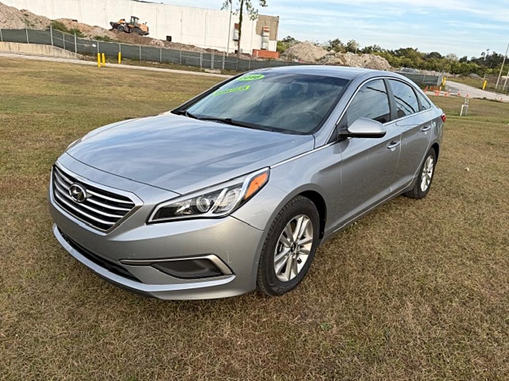 2016 Hyundai Sonata SE's photo