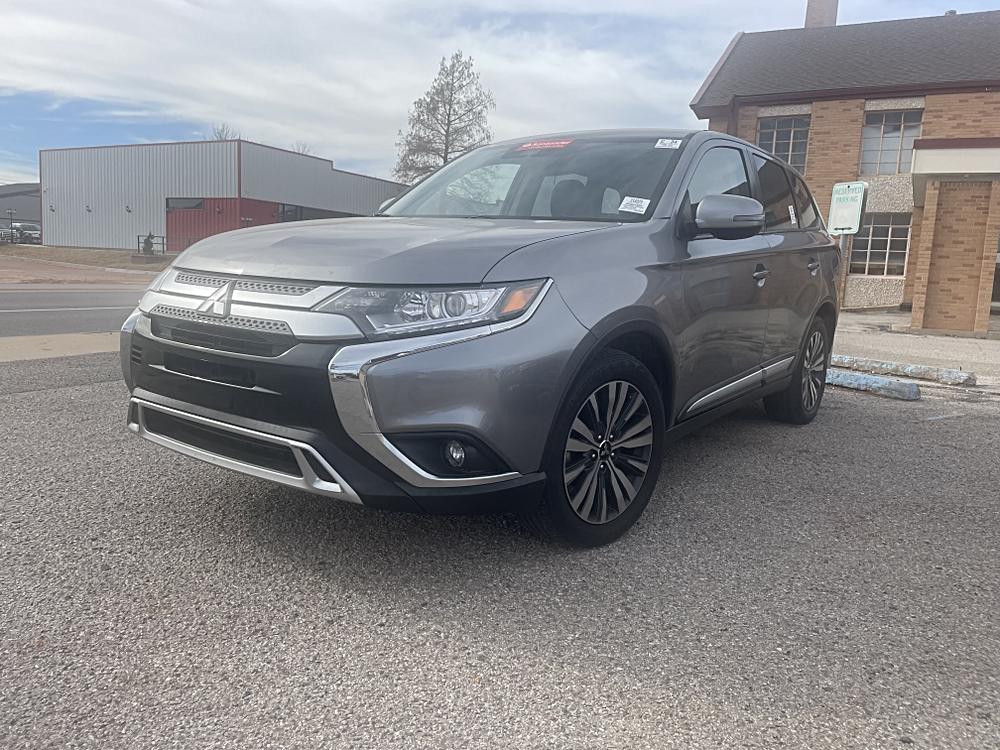 2020 Mitsubishi Outlander SE's photo