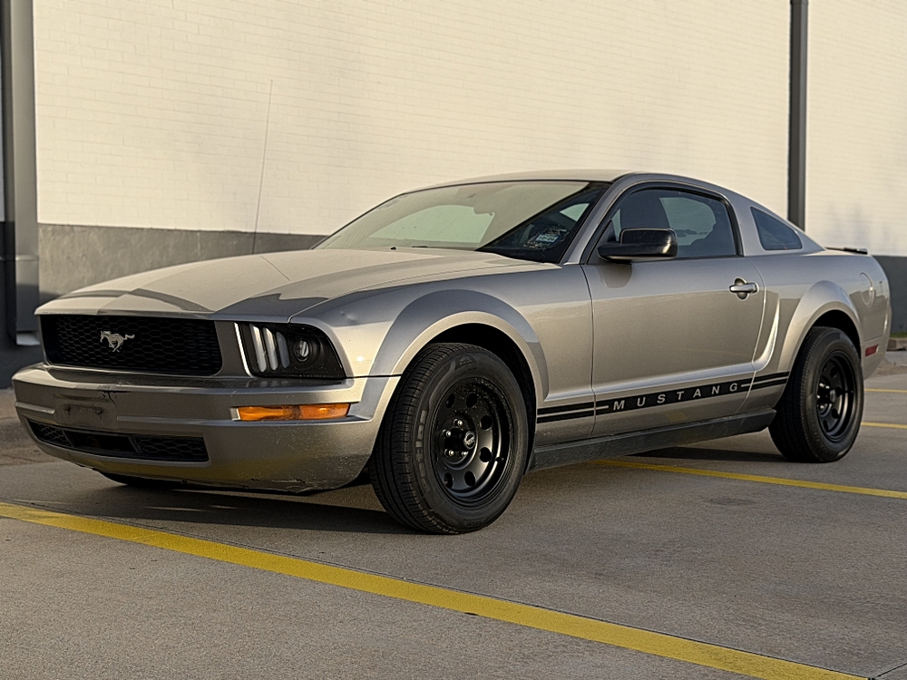 2008 Ford Mustang Deluxe
