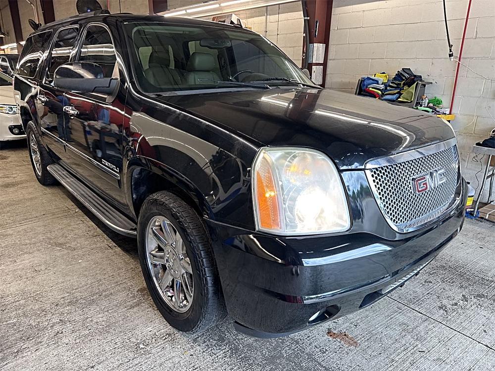 2011 GMC Yukon Denali AWD's photo