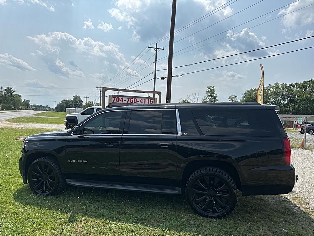2015 Chevrolet Suburban LT's photo