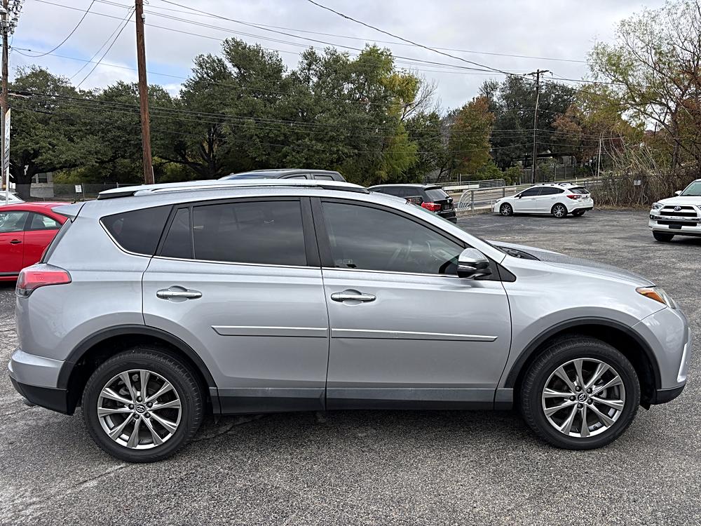 2016 Toyota RAV4 Limited's photo