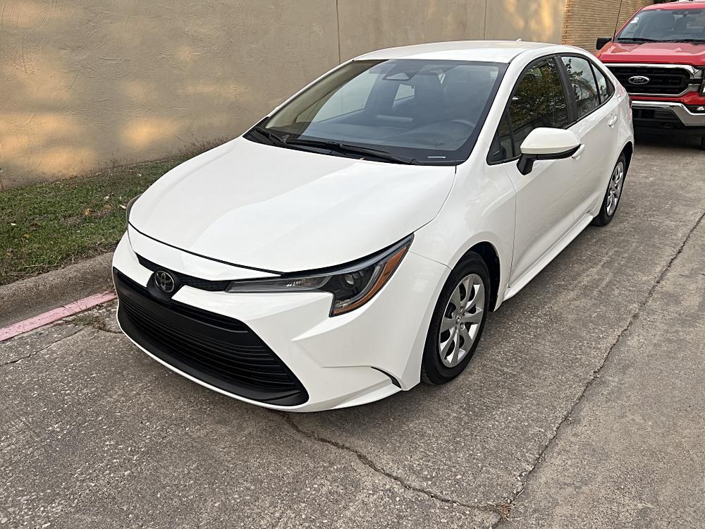 2024 Toyota Corolla LE's photo