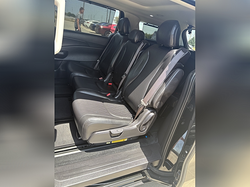 2025 Kia Carnival SX - Photo 8