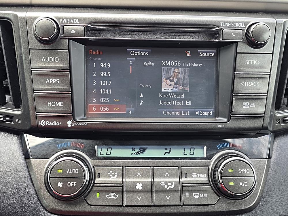 2015 Toyota RAV4 XLE - Photo 12