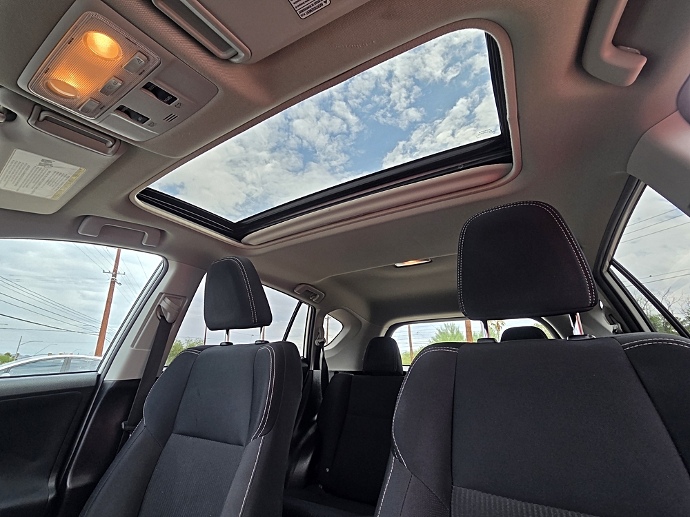 2015 Toyota RAV4 XLE - Photo 6