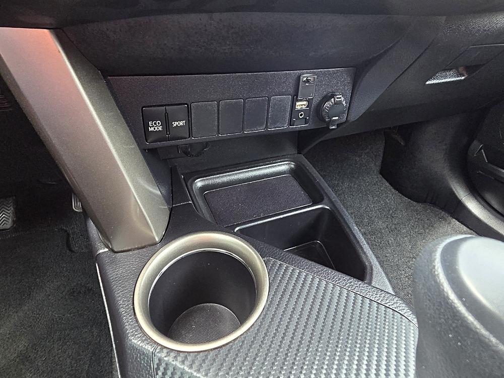 2015 Toyota RAV4 XLE - Photo 9