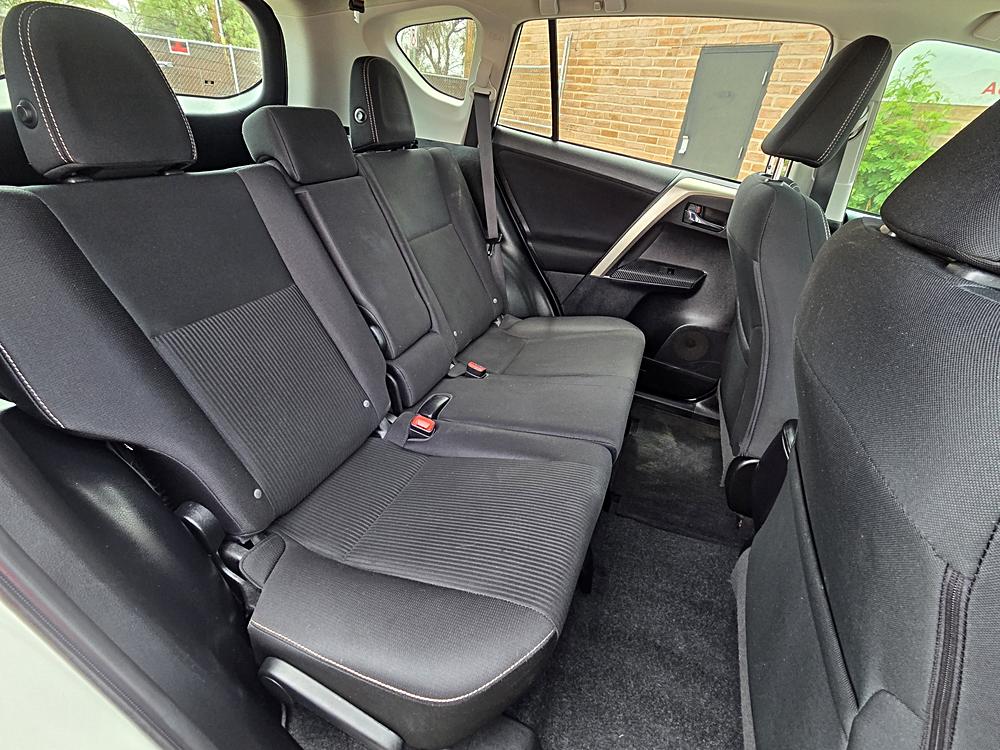 2015 Toyota RAV4 XLE - Photo 15