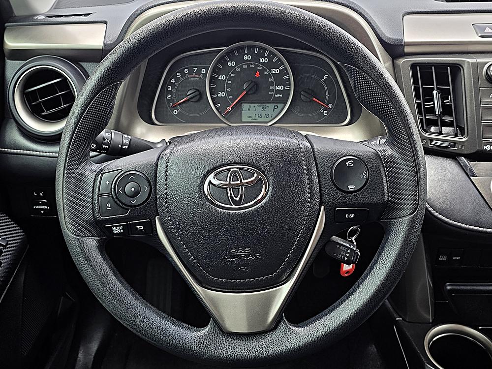 2015 Toyota RAV4 XLE - Photo 8