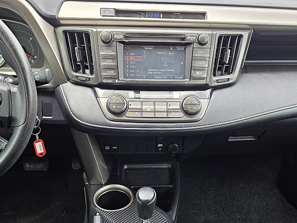 2015 Toyota RAV4 XLE - Photo 10
