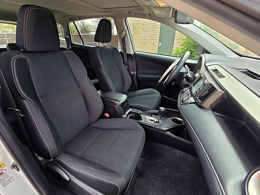 2015 Toyota RAV4 XLE - Photo 14