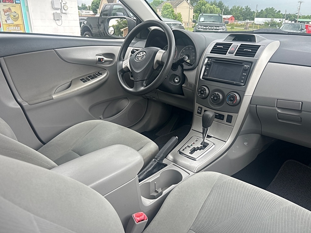 2013 Toyota Corolla LE - Photo 6