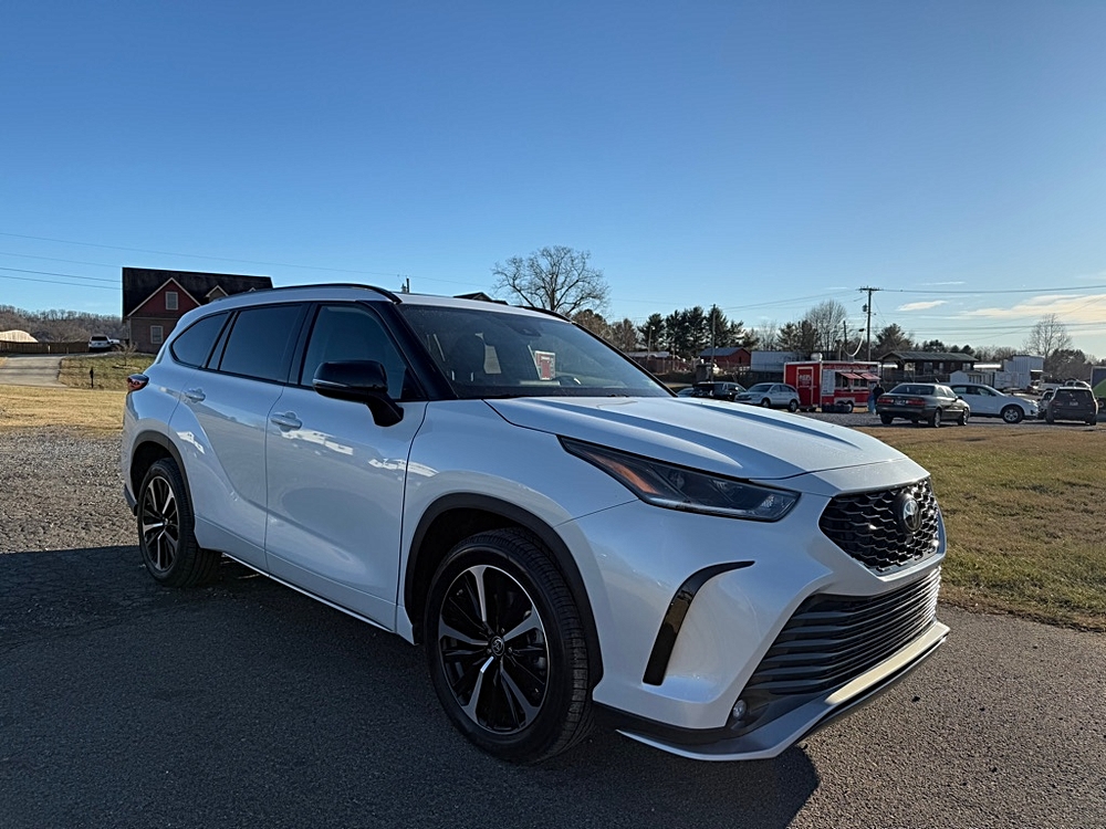 Specialty Cars 2022 TOYOTA HIGHLANDER XSE | Auto dealership in ...