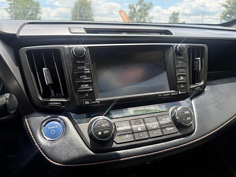 2018 Toyota RAV4 SE - Photo 15