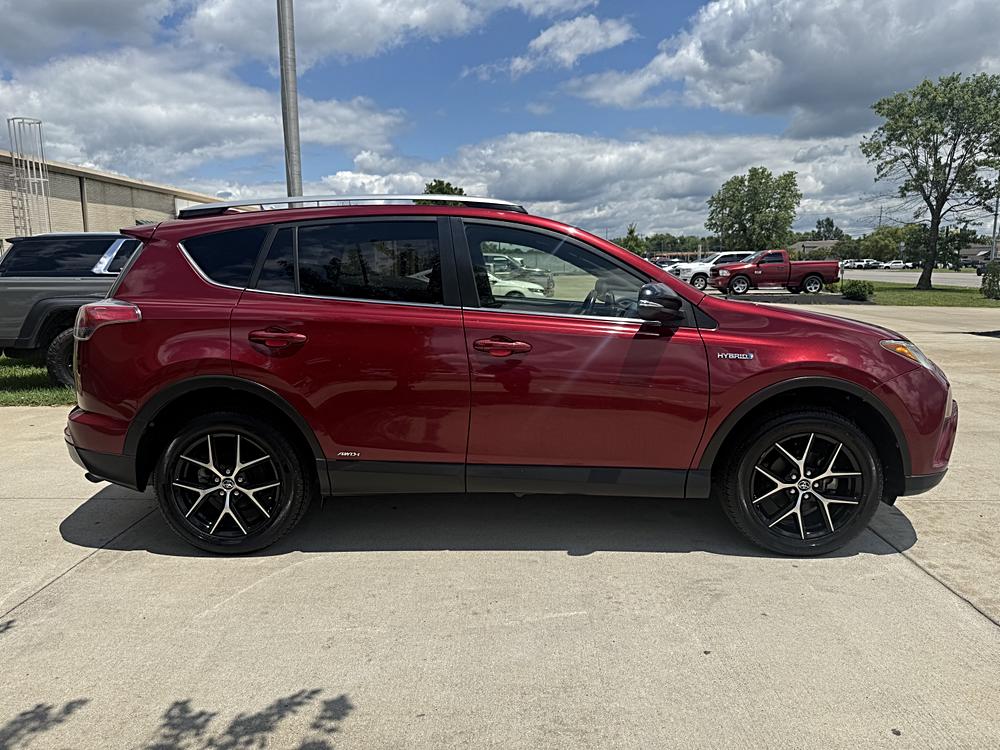2018 Toyota RAV4 SE - Photo 8