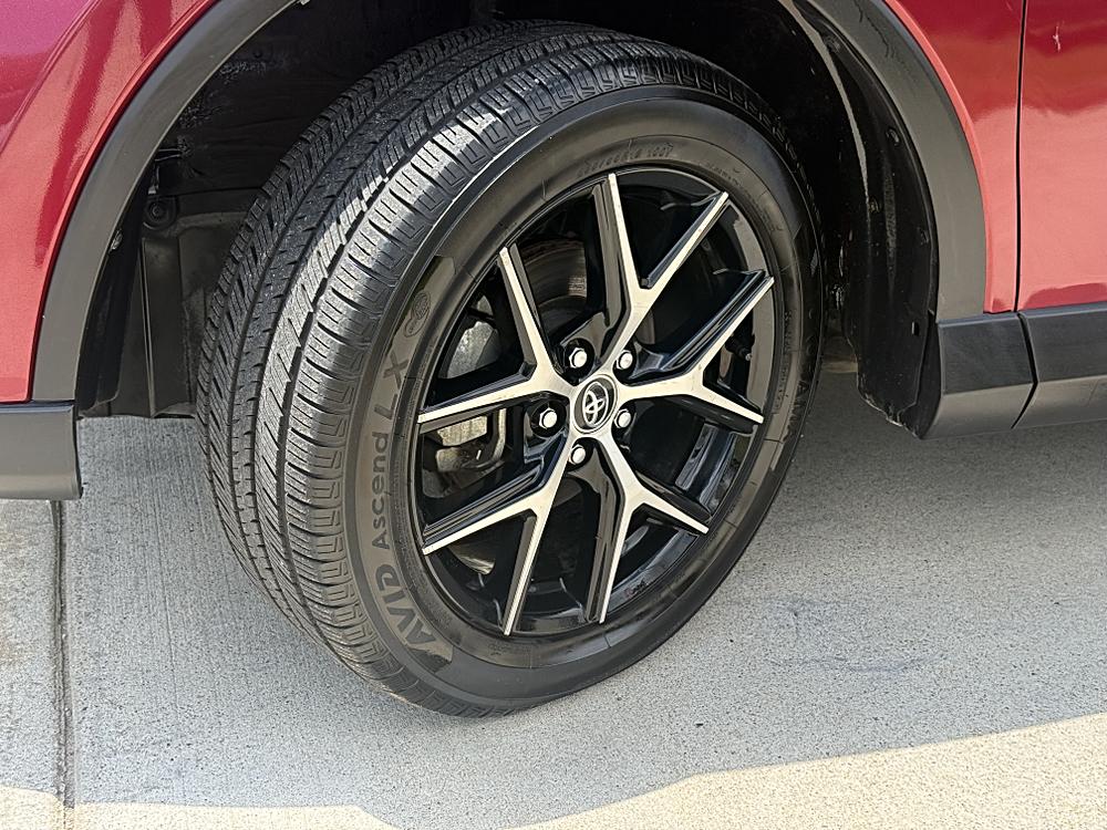 2018 Toyota RAV4 SE - Photo 20