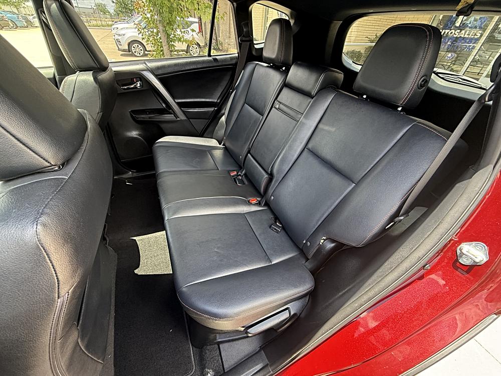 2018 Toyota RAV4 SE - Photo 10