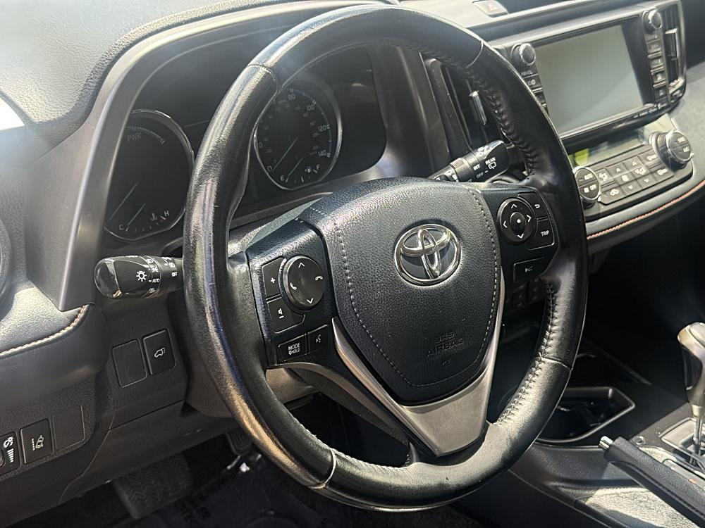 2018 Toyota RAV4 SE - Photo 12