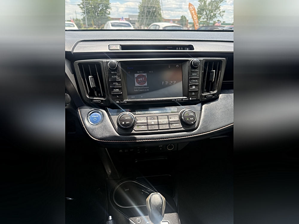 2018 Toyota RAV4 SE - Photo 14