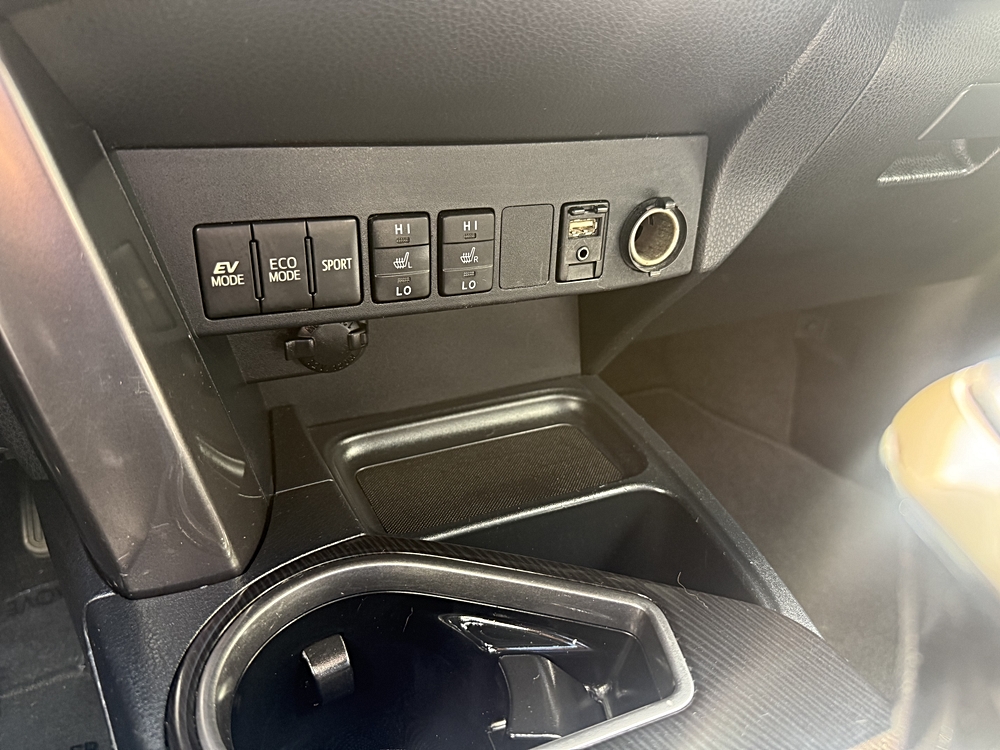 2018 Toyota RAV4 SE - Photo 16