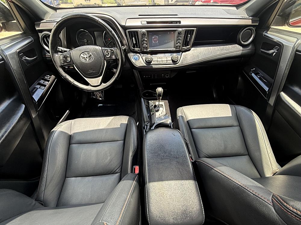 2018 Toyota RAV4 SE - Photo 11