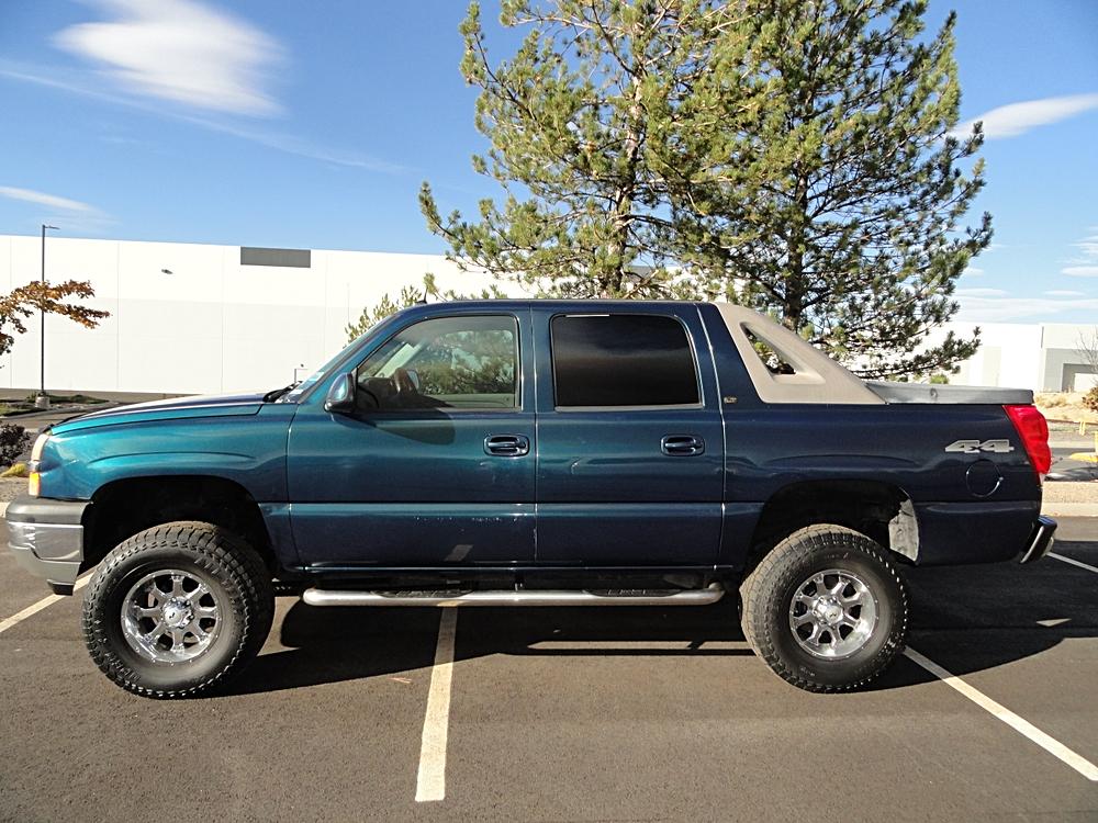 2005 Chevrolet Avalanche Base