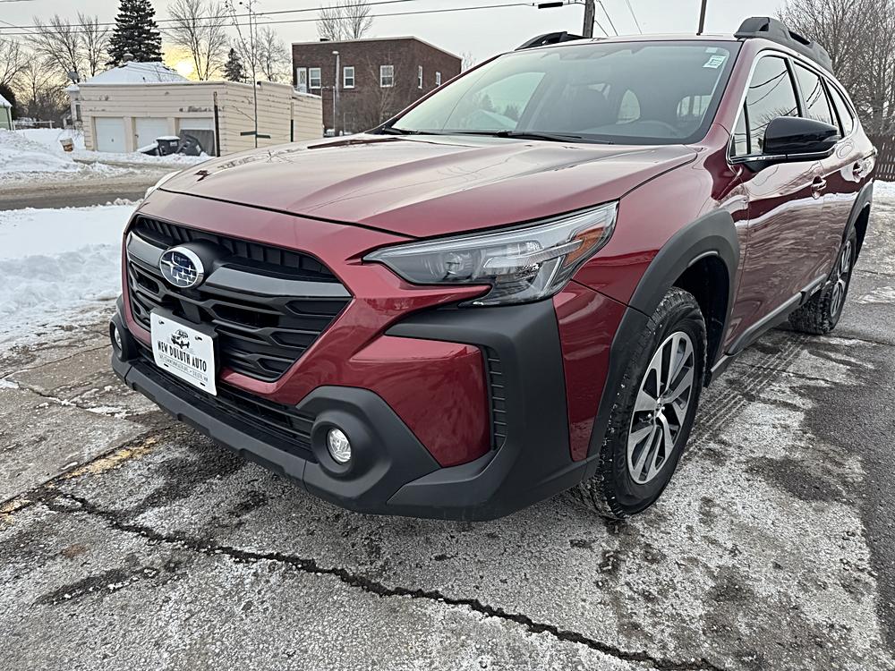 2025 Subaru Outback Premium's photo
